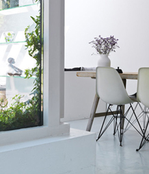 White Eames DSW chair at gb.freefurn.com